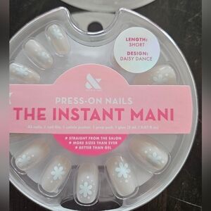 Olive And June Press-on Nails, Daisy Dance, Short round